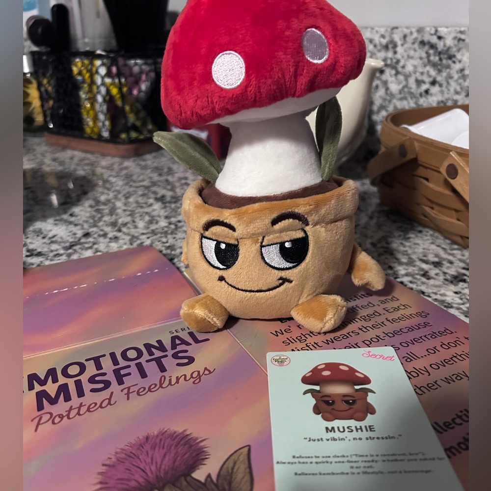 Emotional Misfit - MUSHIE (Secret)